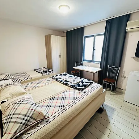 Urban Life Tirana- Economy イン